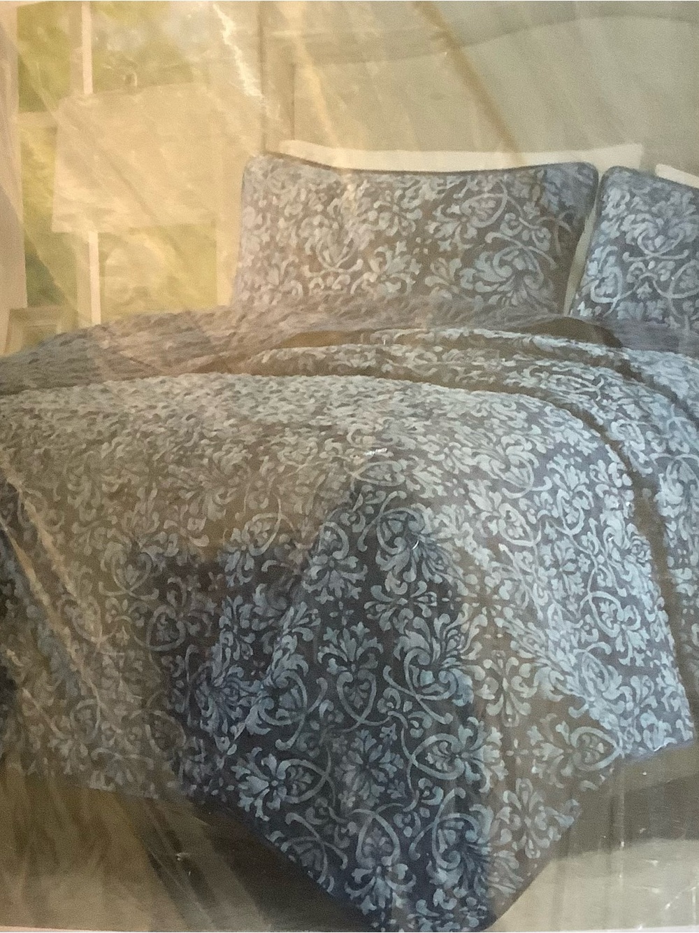 New in the bag California King Quilt Set Blue with Floral print Madison  Park